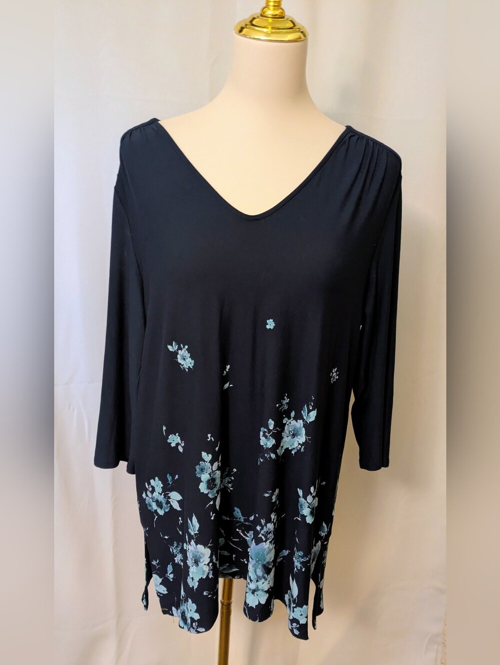 J. Jill Women's Blue V-Neck Floral Tunic Top